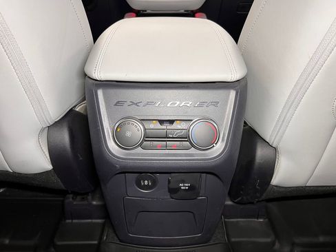 Used 2025 Ford Explorer Platinum w/ Ultimate Package image 22