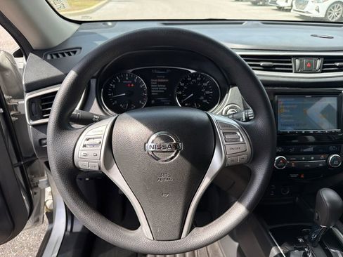 Used 2016 Nissan Rogue SV image 26