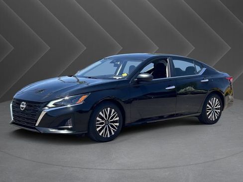 Used 2024 Nissan Altima 2.5 SV FWD image 34