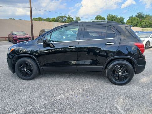 Used 2020 Chevrolet Trax LT w/ LT Convenience Package FWD image 4
