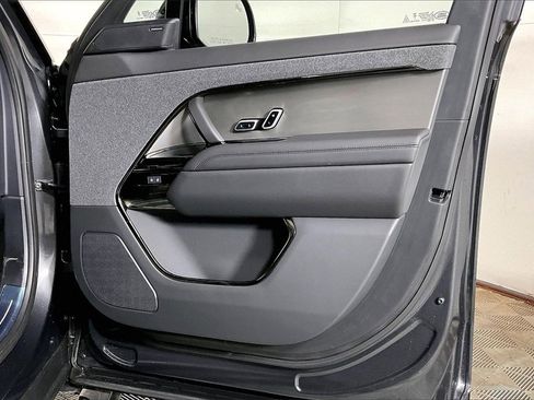 Used 2025 Land Rover Range Rover Sport Dynamic SE image 23