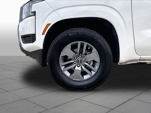 Certified 2025 Nissan Frontier SV RWD image 18
