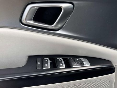 Used 2024 Kia Carnival LX FWD image 25