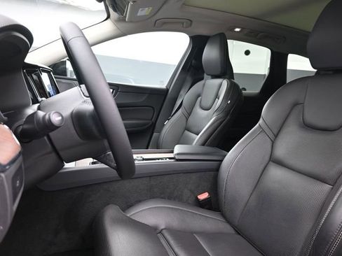 Used 2023 Volvo XC60 B5 Ultimate w/ Protection Package Premier image 9