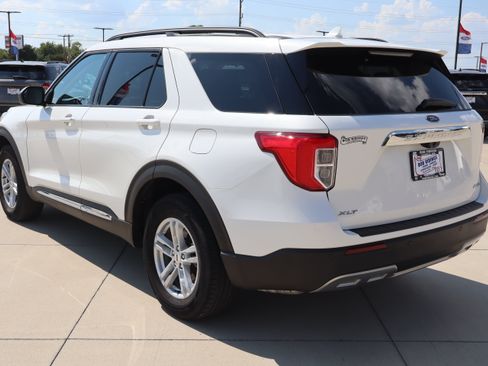 Used 2024 Ford Explorer XLT w/ Equipment Group 202A AWD/4WD image 7