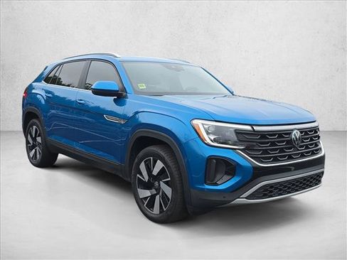 Used 2024 Volkswagen Atlas Cross Sport SE w/ Panoramic Sunroof Package image 3