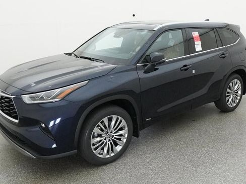 New 2026 Toyota Highlander Platinum image 1
