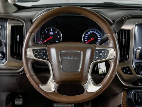 Used 2018 GMC Sierra 2500 Denali w/ Suspension Package, Off-Road AWD/4WD image 16