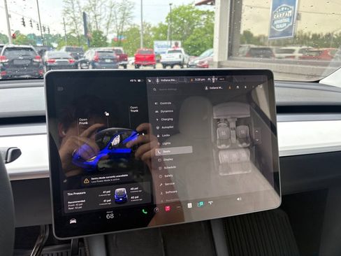 Used 2021 Tesla Model Y Long Range AWD/4WD image 23