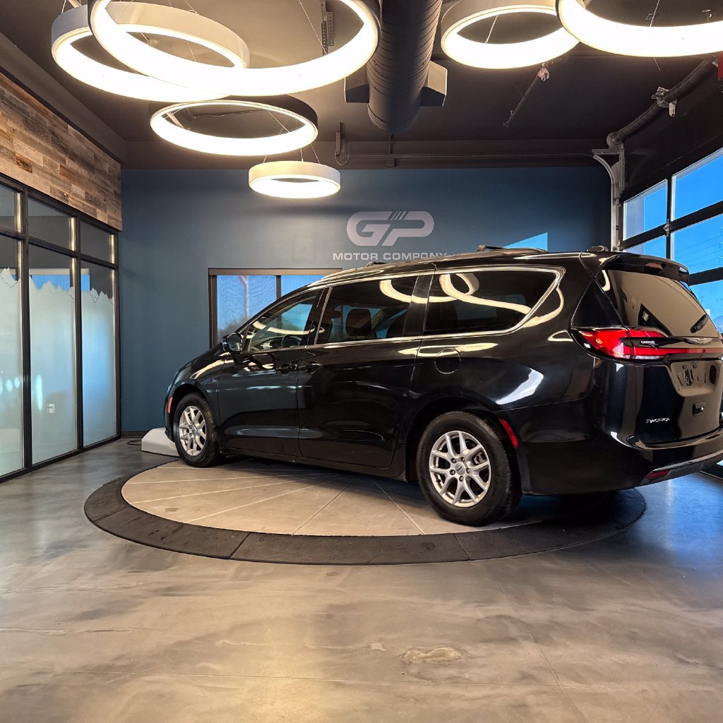Used 2022 Chrysler Pacifica Touring-L FWD image 5