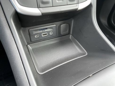 Used 2023 GMC Terrain SLT image 13