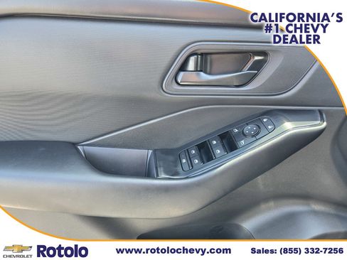 Used 2025 Nissan Rogue S image 18