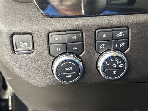 Used 2024 GMC Sierra 1500 SLT w/ SLT Premium Plus Package AWD/4WD image 29
