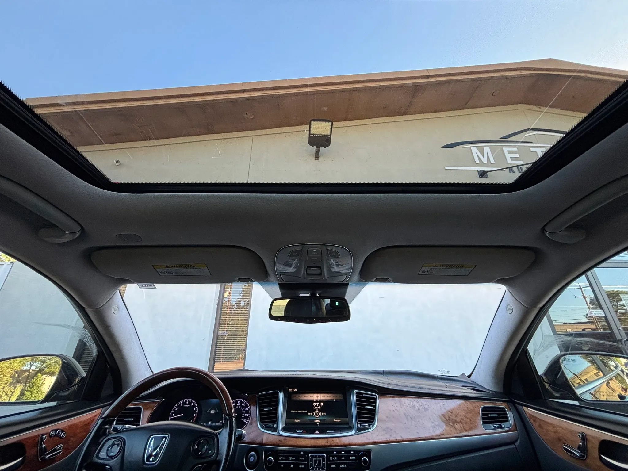 Used 2014 Hyundai Equus Signature RWD image 17