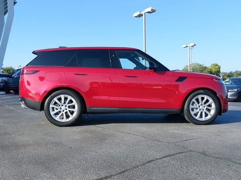 Used 2025 Land Rover Range Rover Sport SE AWD/4WD image 2