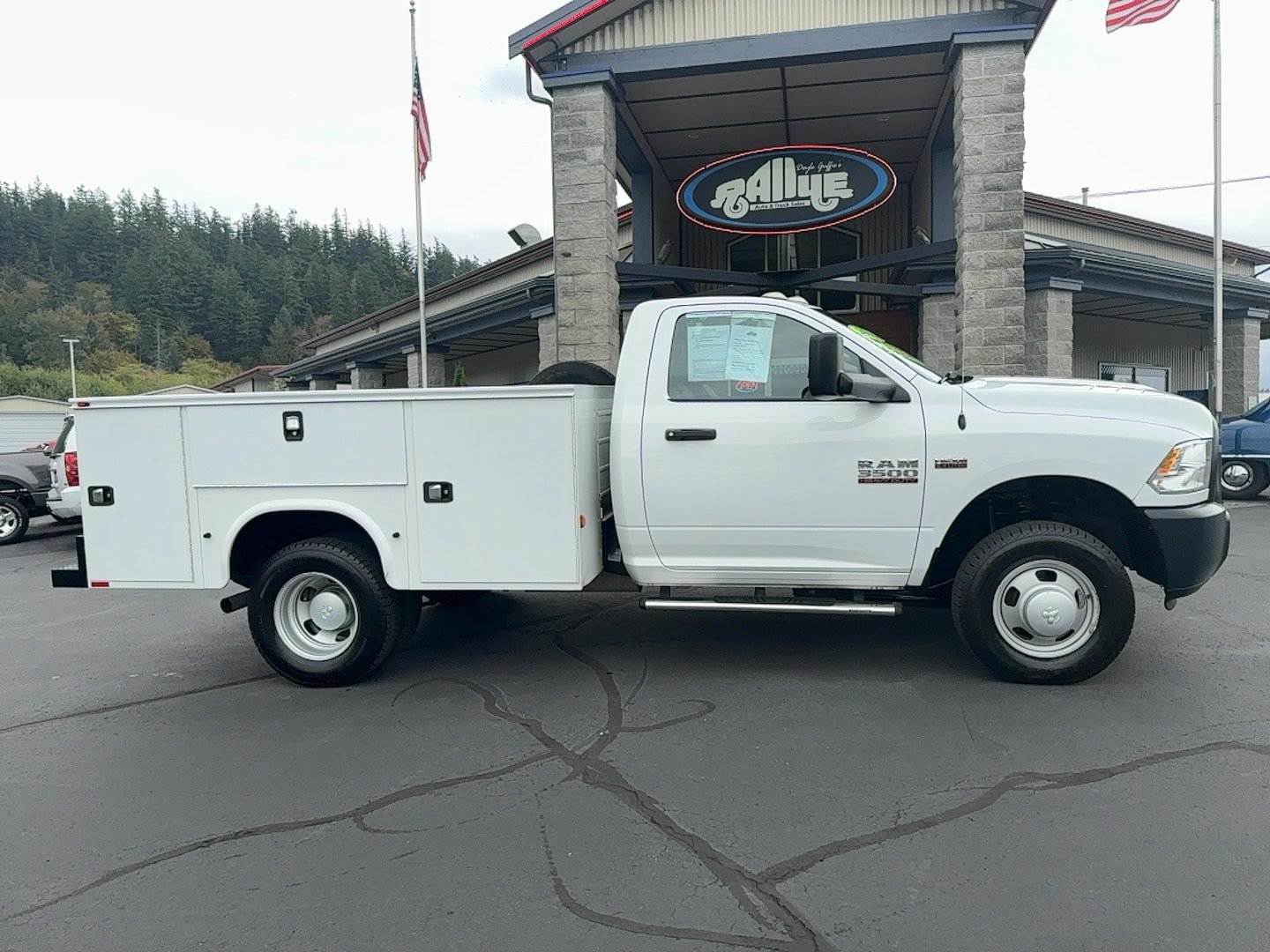Used 2016 RAM 3500 Tradesman RWD image 3