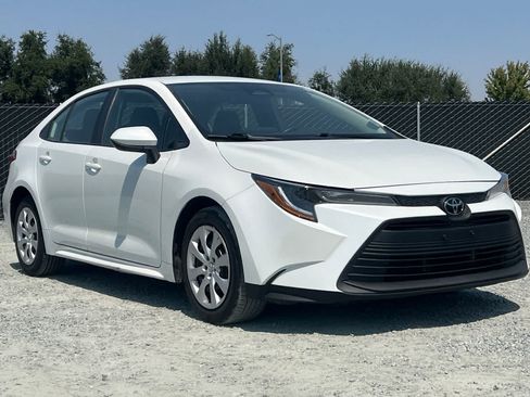Used 2025 Toyota Corolla LE FWD image 10