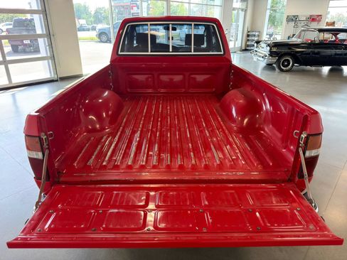 Used 1993 Toyota Pickup Deluxe AWD/4WD image 9