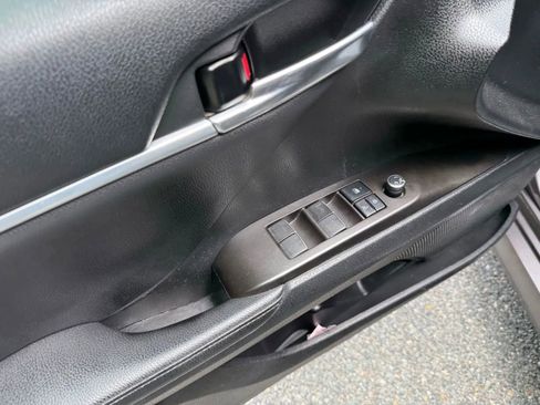 Used 2021 Toyota Camry XLE image 22