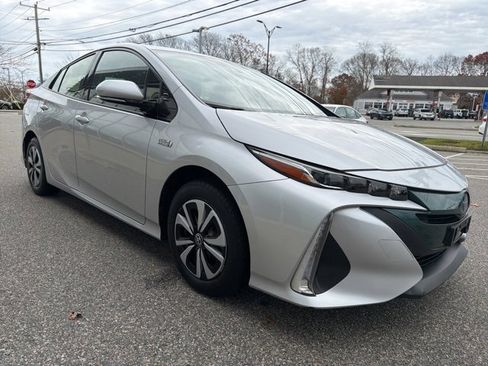 Used 2018 Toyota Prius Prime Premium image 3