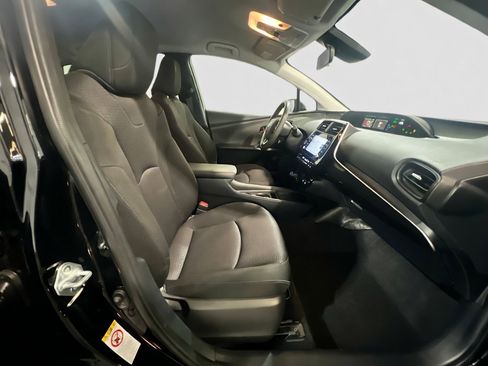 Used 2022 Toyota Prius LE FWD image 19