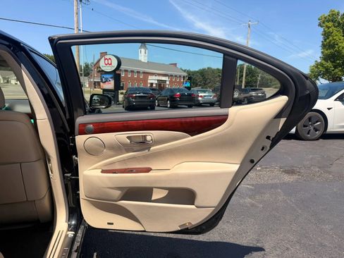 Used 2011 Lexus LS 460 L w/ Luxury Pkg AWD/4WD image 29