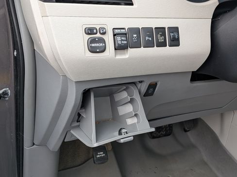 Used 2013 Toyota Sienna Limited w/ Premium Pkg AWD/4WD image 16