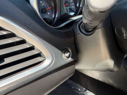 Used 2013 Dodge Avenger SE FWD image 14