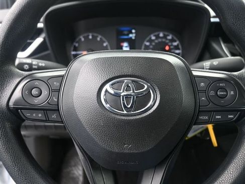 Used 2025 Toyota Corolla LE image 29