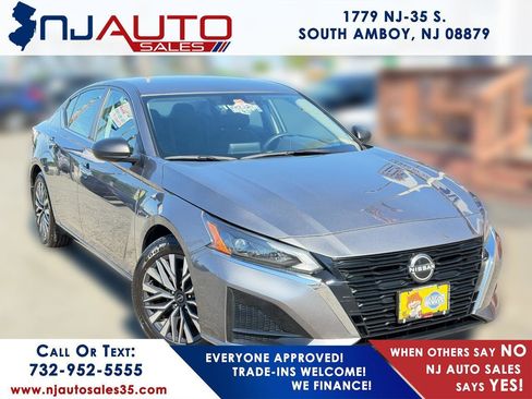 Used 2024 Nissan Altima 2.5 SV FWD image 1