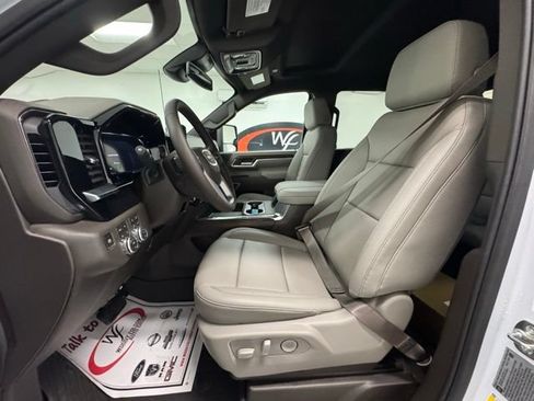 New 2026 GMC Sierra 2500 SLT w/ SLT Premium Package AWD/4WD image 13