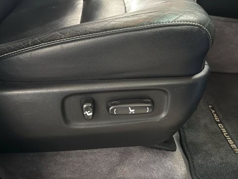 Used 2013 Toyota Land Cruiser AWD/4WD image 60
