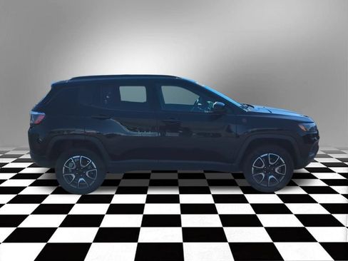Used 2024 Jeep Compass Trailhawk AWD/4WD image 9