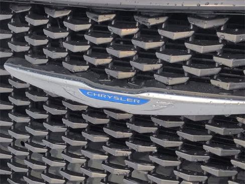 Used 2019 Chrysler 300 Touring image 12