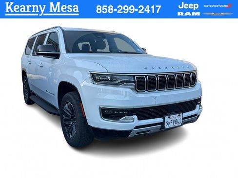 Used 2024 Jeep Wagoneer L Series II w/ Flexible Seating Group RWD image 1