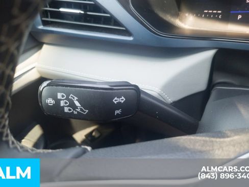 Used 2024 Volkswagen Taos SE FWD image 30
