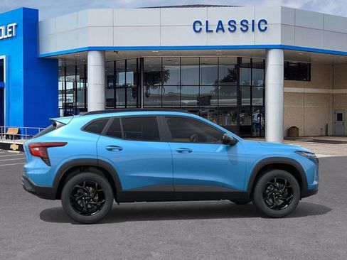 New 2026 Chevrolet Trax LT w/ Driver Confidence Package FWD image 5