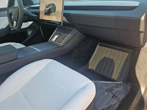 Used 2026 Tesla Model Y Long Range AWD/4WD image 23