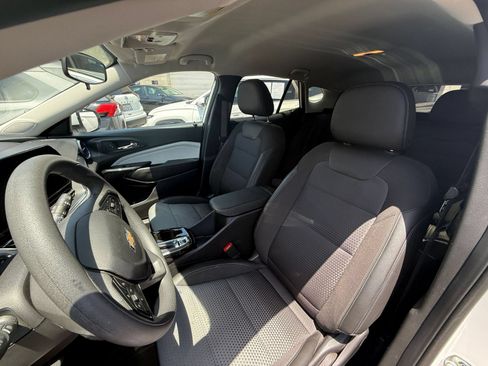 Used 2025 Chevrolet Trax LT FWD image 28