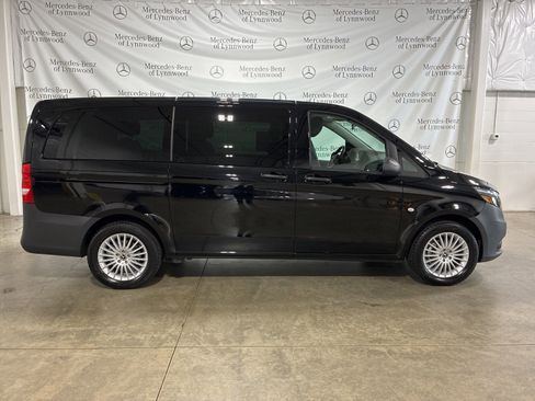 Used 2023 Mercedes-Benz Metris Passenger image 3