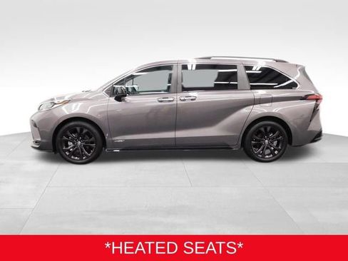 Used 2021 Toyota Sienna XSE w/ XSE Plus Package image 6