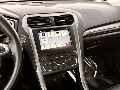 Used 2018 Ford Fusion SE w/ Equipment Group 602A FWD image 35