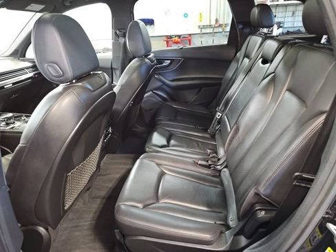Used 2018 Audi Q7 3.0T Prestige AWD/4WD image 32