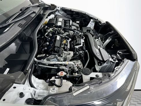 Certified 2022 Toyota Corolla Cross LE image 5