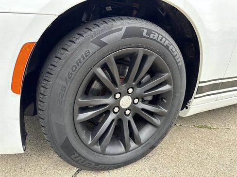 Used 2016 Chrysler 300 Limited image 13