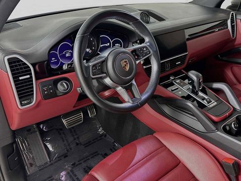 Certified 2023 Porsche Cayenne S Platinum w/ Premium Package Plus image 4