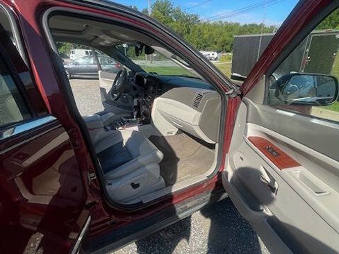 Used 2007 Jeep Grand Cherokee Limited image 9