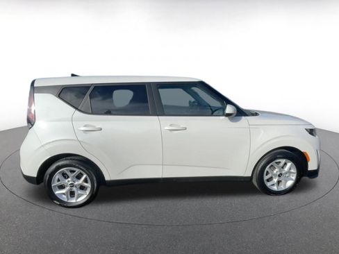 Used 2025 Kia Soul LX w/ LX Technology Package image 16