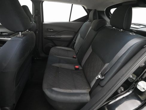 Used 2018 Nissan Kicks SV image 15