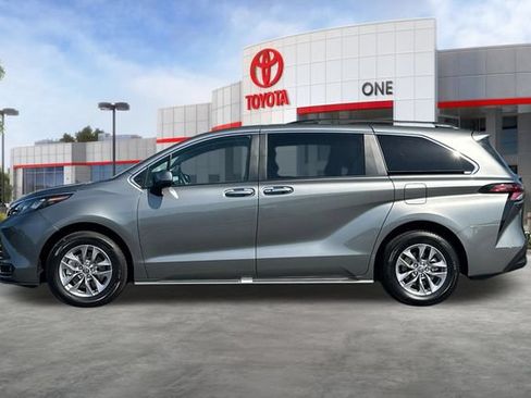 Certified 2026 Toyota Sienna XLE FWD image 9